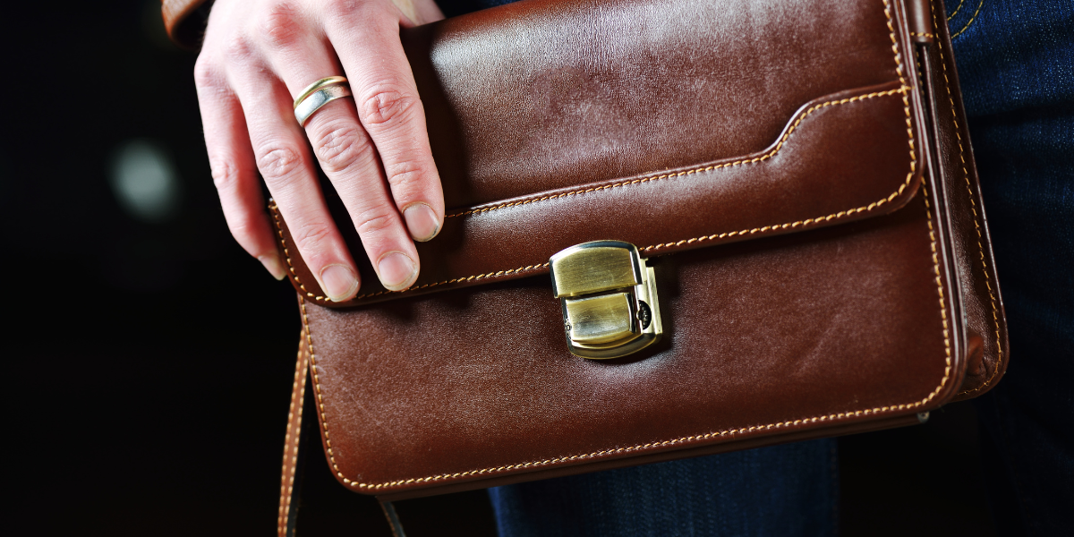 Quelles sont les sacoches homme tendances en 2025 ?