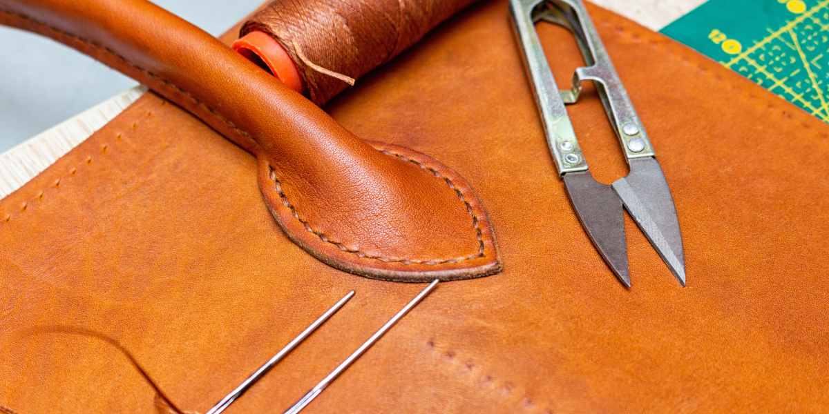 Sacoche homme cuir : avantages, entretien et modèles à privilégier