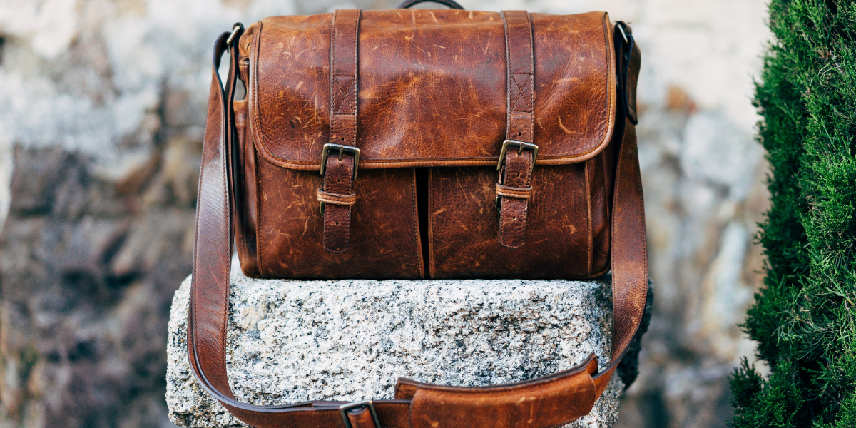 Couleurs de sacoches homme : nos conseils pour bien choisir selon les saisons
