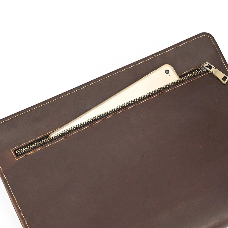 Conférencier en cuir