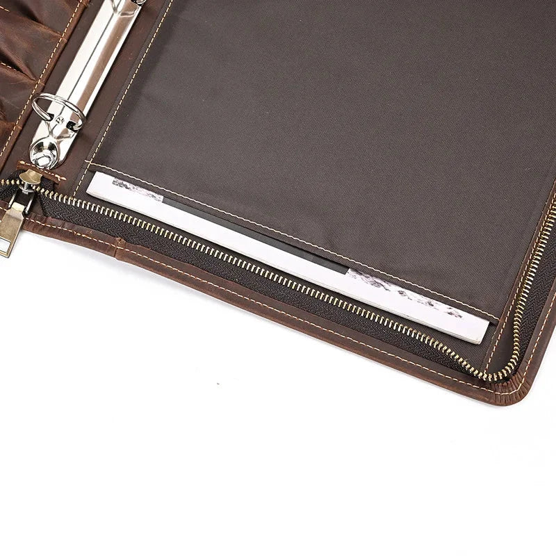 Conférencier en cuir