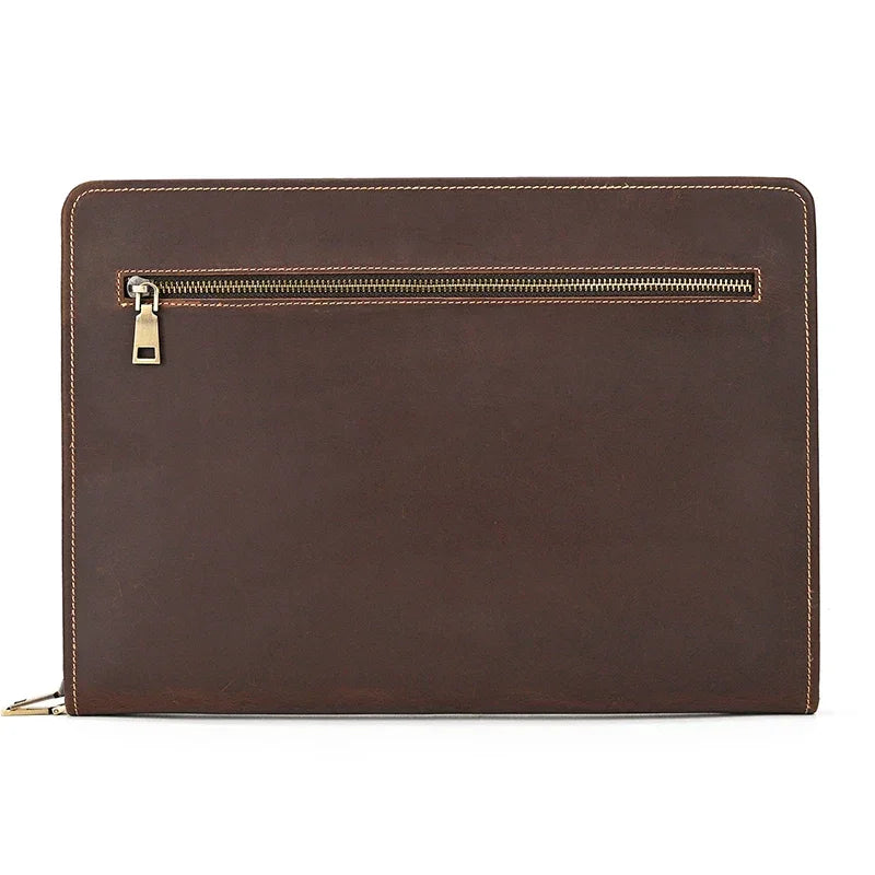 Conférencier en cuir