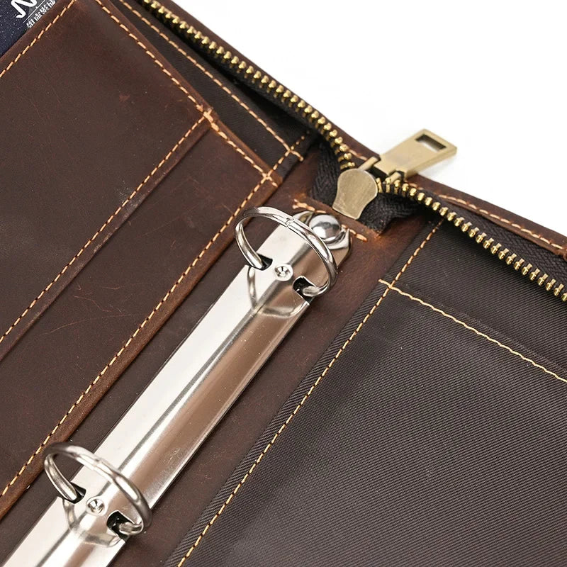 Conférencier en cuir