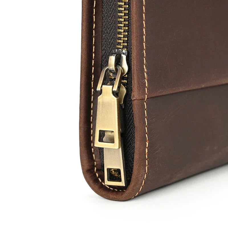 Conférencier en cuir