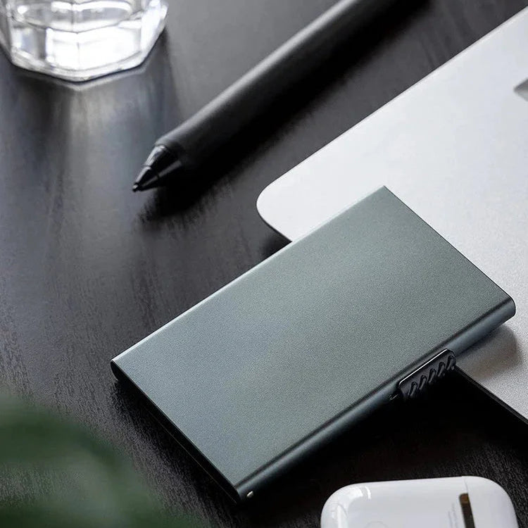 Porte-cartes en aluminium pour homme