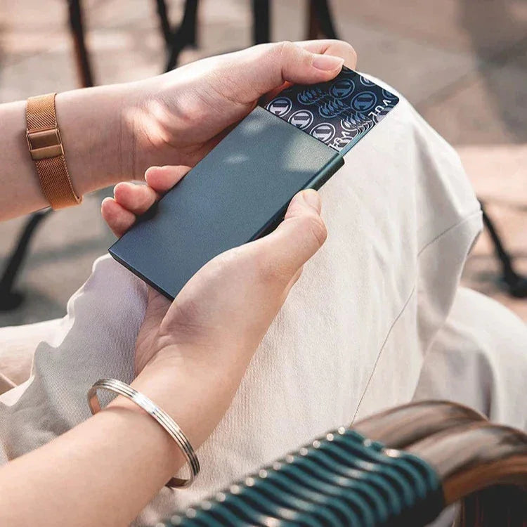 Porte-cartes en aluminium pour homme