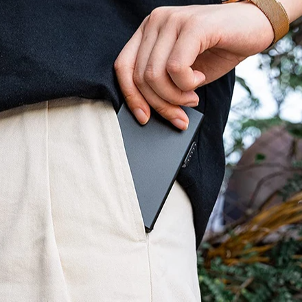 Porte-cartes en aluminium pour homme